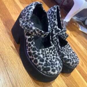 morbid threads leopard print mary jane’s size 7